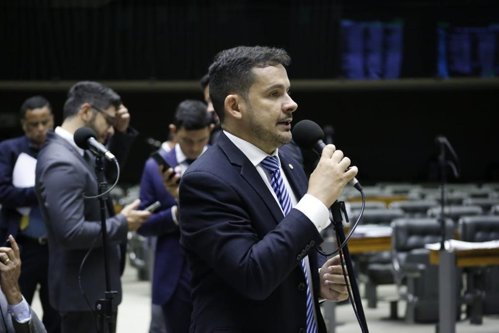 Alberto Neto quer decreto legislativo contra revogação de Lula sobre armas