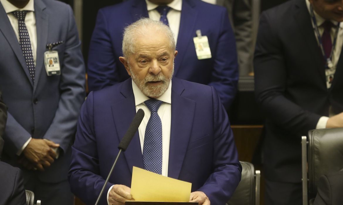 Ajuda humanitária: Lula socorre Turquia e Chile