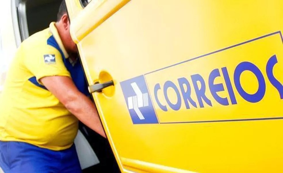 Carga dos Correios é roubada em rua de Manaus, à luz do dia