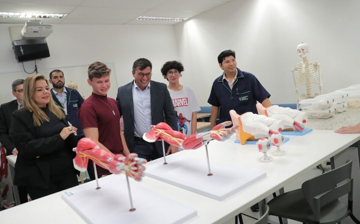 Wilson Lima beneficia estudantes da rede estadual em convênio