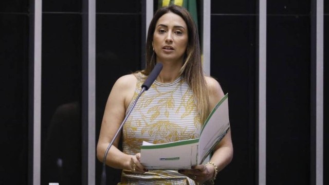 Após ir à posse de Lula, ex-ministra de Bolsonaro deixa PL