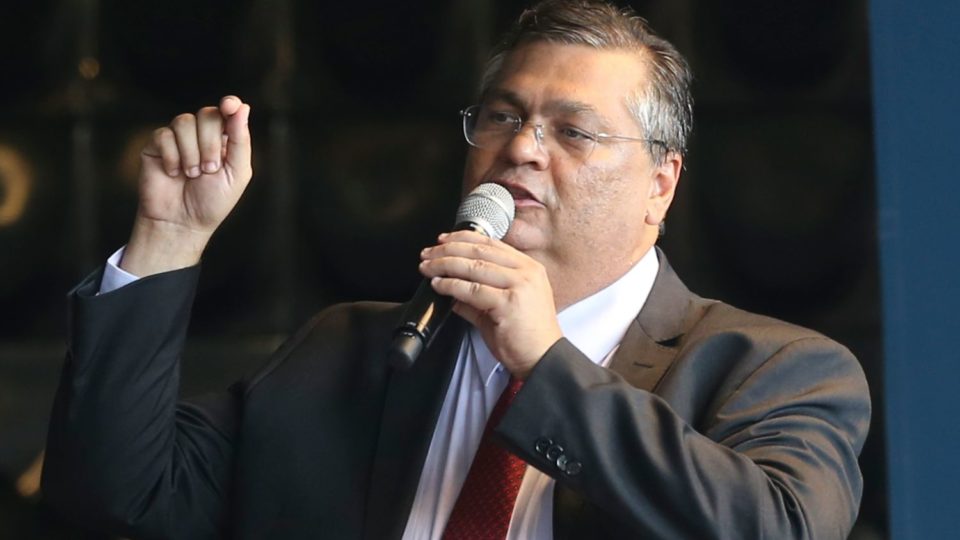 Terrorismo no Rio: ministro admite emprego das Forças Armadas
