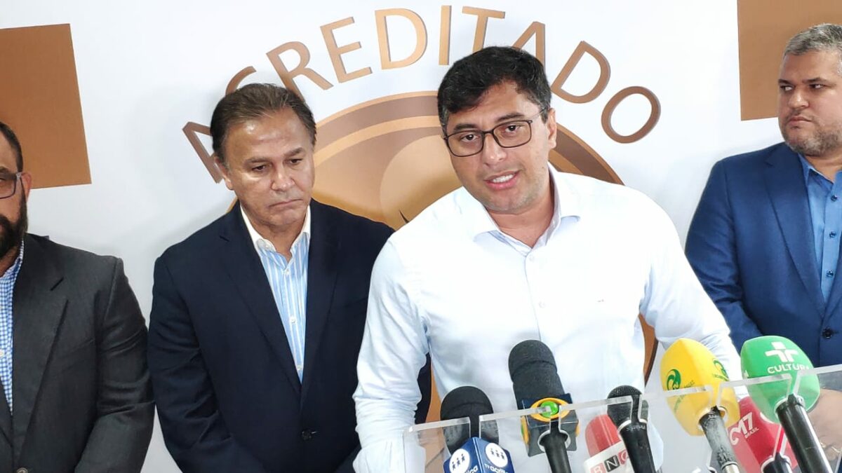 "O hospital Delphina Aziz é a menina dos nossos olhos" diz governador
