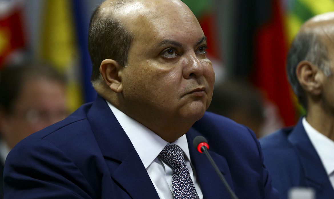 Polícia e PGR vasculham endereços do governador do DF
