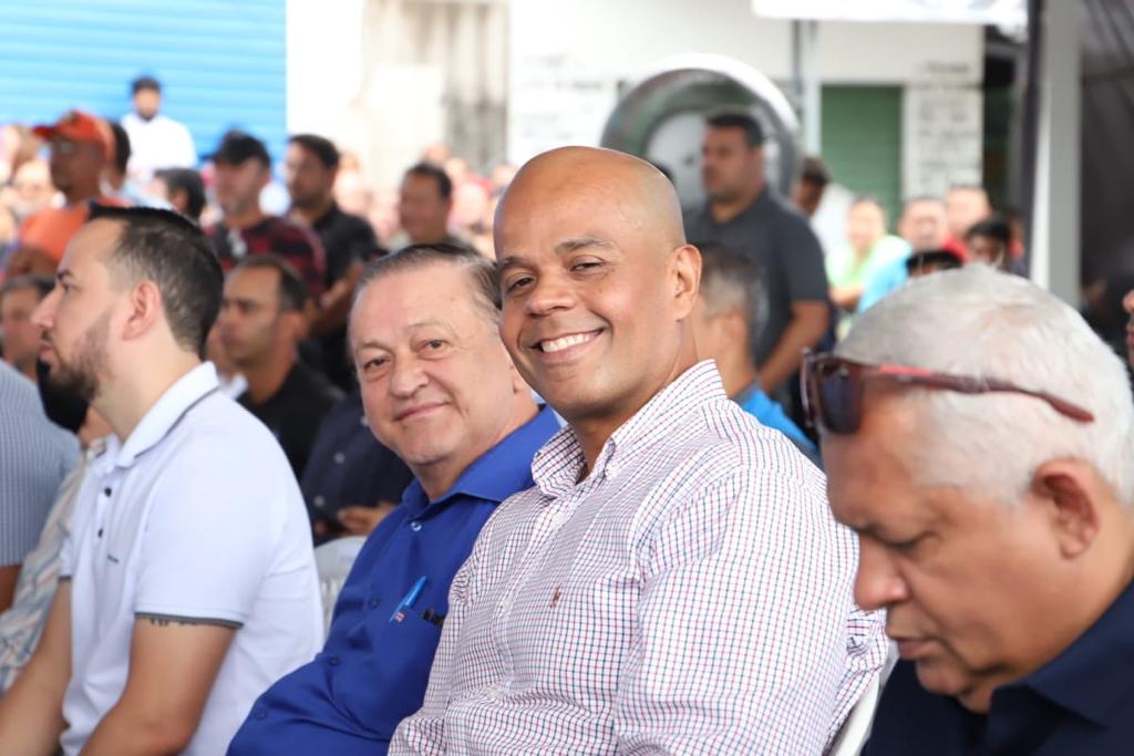 Prefeito de Manaus põe Walfran Torres no primeiro escalão