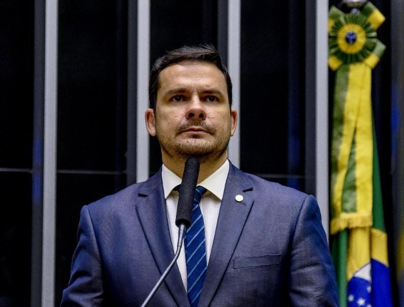 Projeto de Alberto Neto quer barrar financiamento do BNDES à Argentina