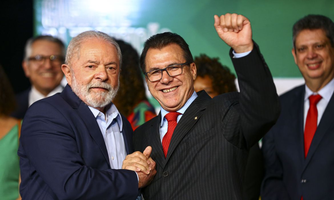 Ministro vai propor retirada total do saldo do FGTS