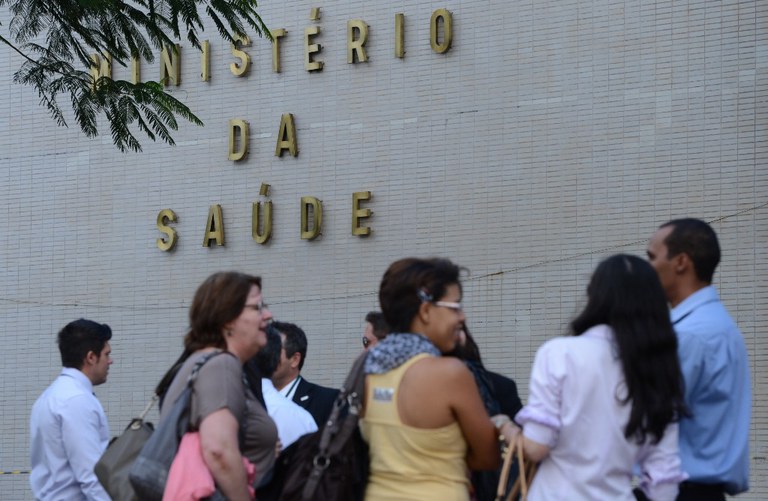 Com base no censo do IBGE 2022, Saúde tira verba de municípios do AM