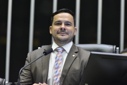 Vai a sanção de Lula lei de 10% de vagas no Sine a mulher vítima de violência