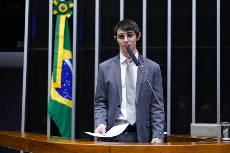 Amon Mandel parte para confronto com Marina Silva