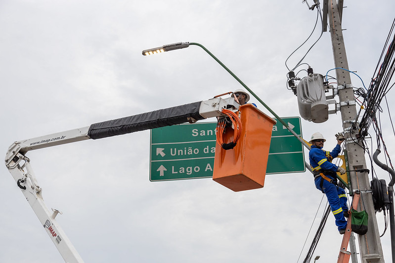 Empresa de luz pública de Manaus não atende consumidor e é alertada