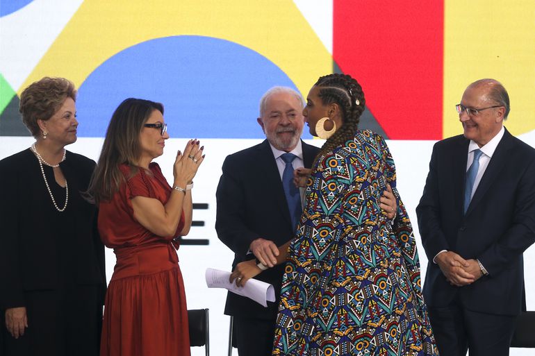 De cada 10 servidores comissionados, Lula quer que 3 sejam negros