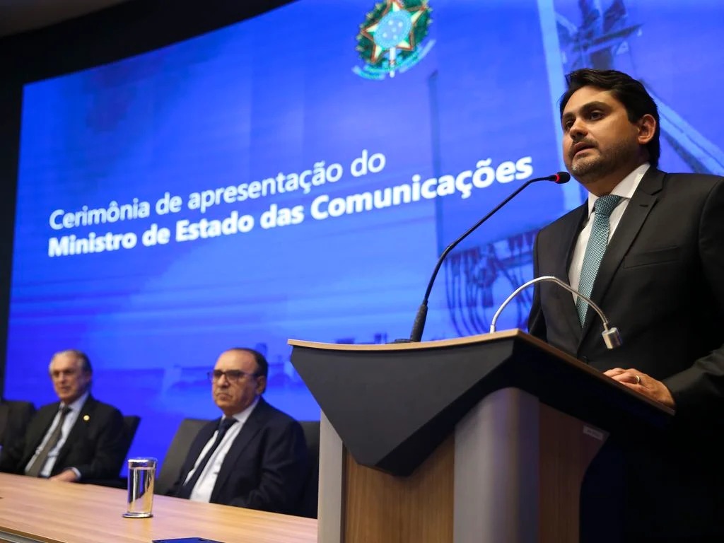 Ministro de Lula recontrata bolsonaristas demitidos