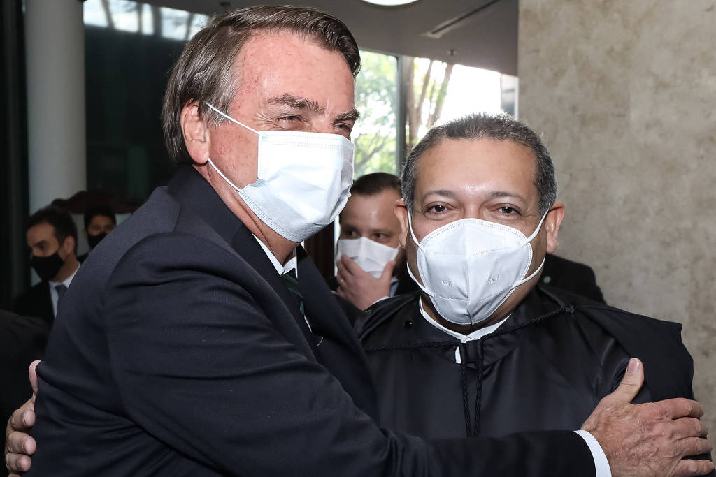 Lindôra pede e Nunes Marques não deixa investigar Bolsonaro