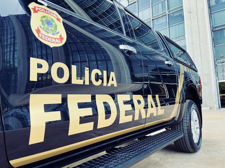 PF faz operação em condomínio de luxo da Ponta Negra