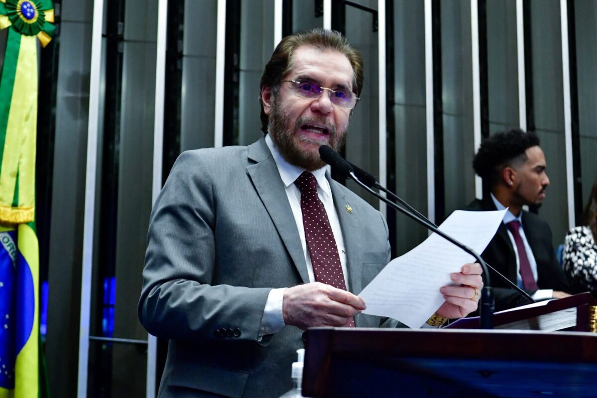 senador Plínio Valério