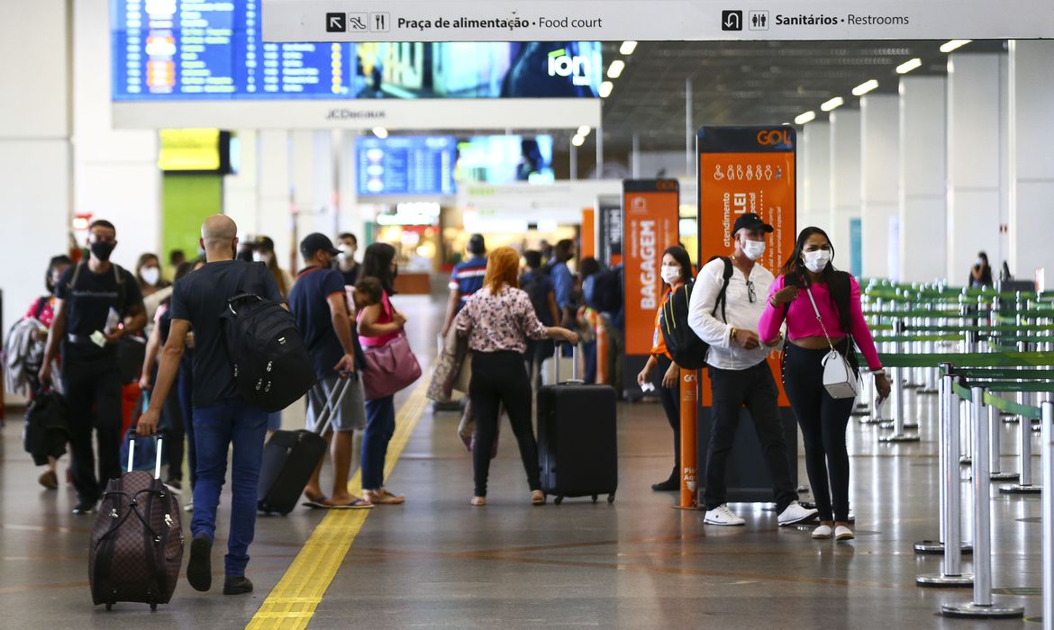 Ministro diz que passagem de avião a R$ 200 sai até agosto