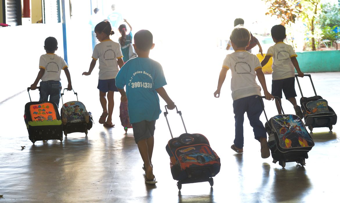 Ministro anuncia investimento para prevenir violência na escola