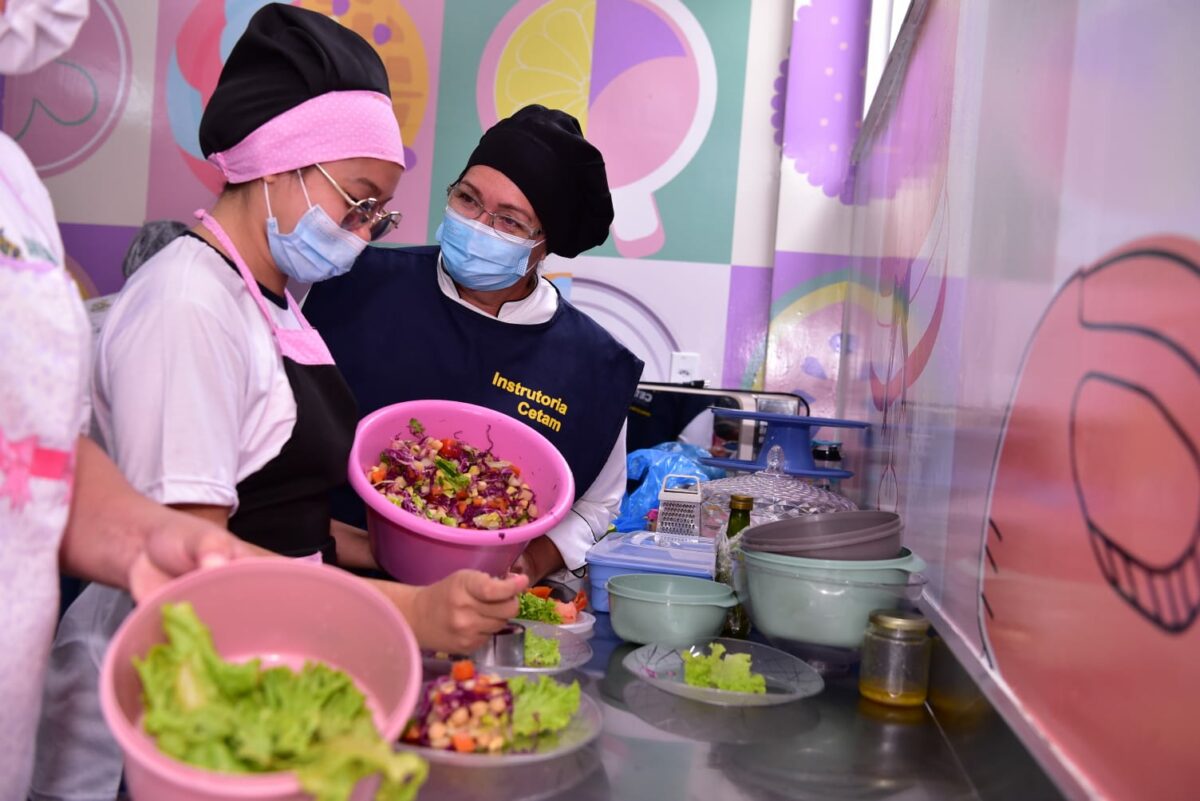 Parintins ganha praça gastronômica na festa de Caprichoso e Garantido