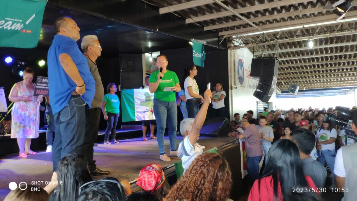 Greve dos professores: ‘Cadê os deputados para apoiar vocês?'
