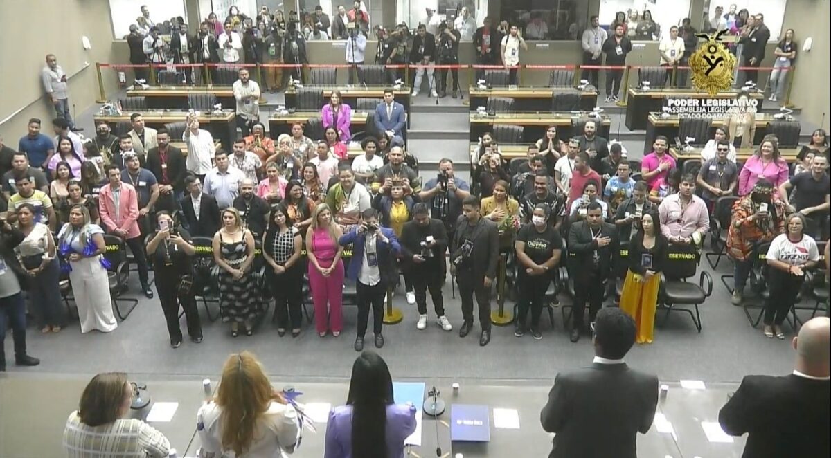 Plenário esvaziado deu título à cantora Joelma Calypso