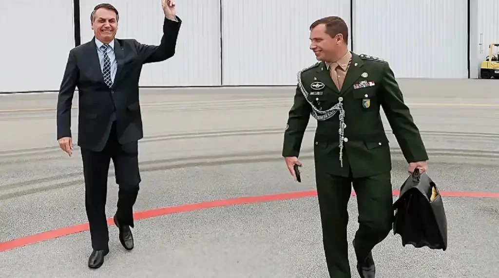 Bolsonaro mandou vender o Rolex e joias, entrega seu ex-ajudante