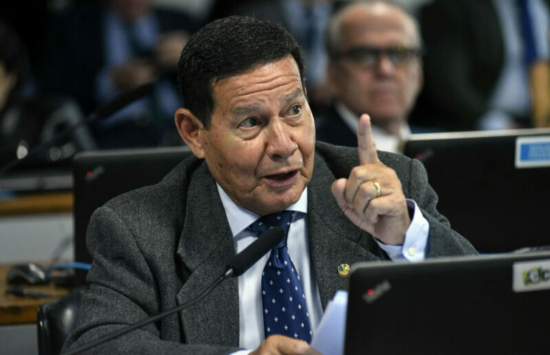 Mourão diz que tomaria um chope com Dino, mas não vota nele para o STF