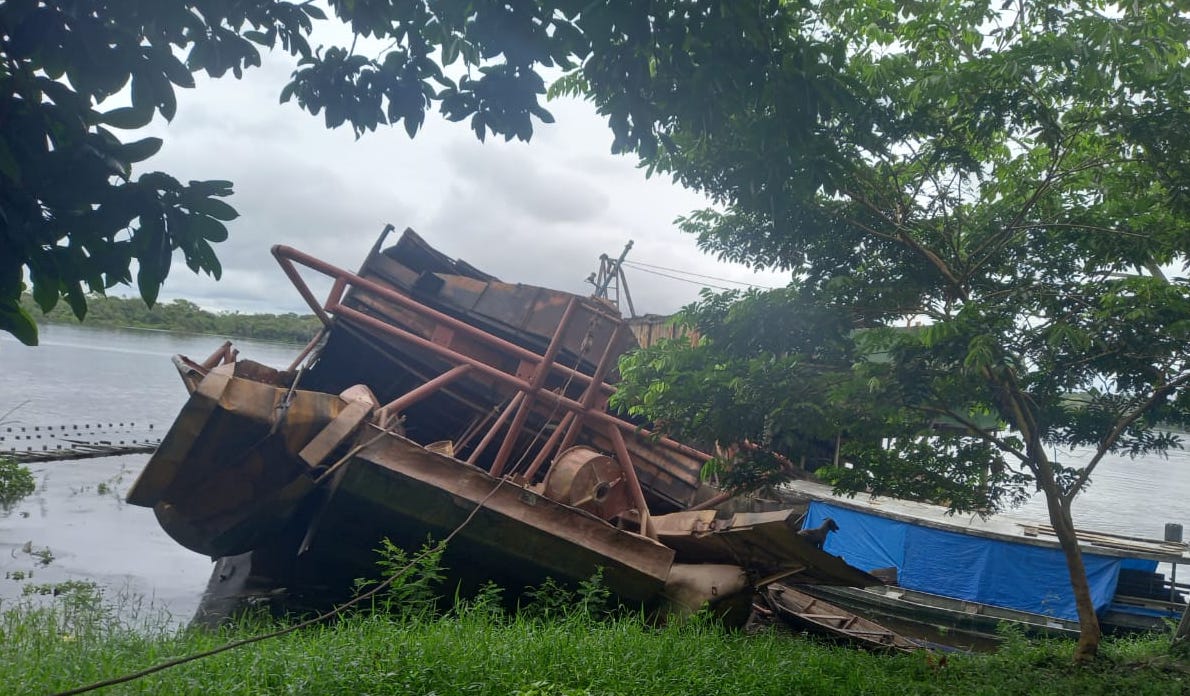 Draga de garimpo explode em Maraã