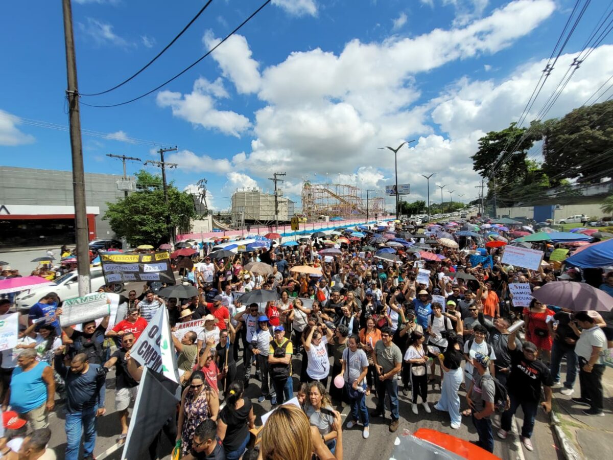 Greve dos professores do AM acaba com 15% parcelados até 2024