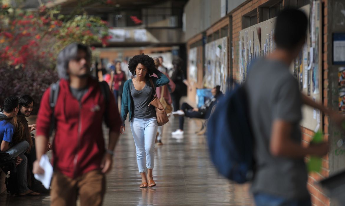 UEA chama para matrícula aprovados no vestibular e SIS