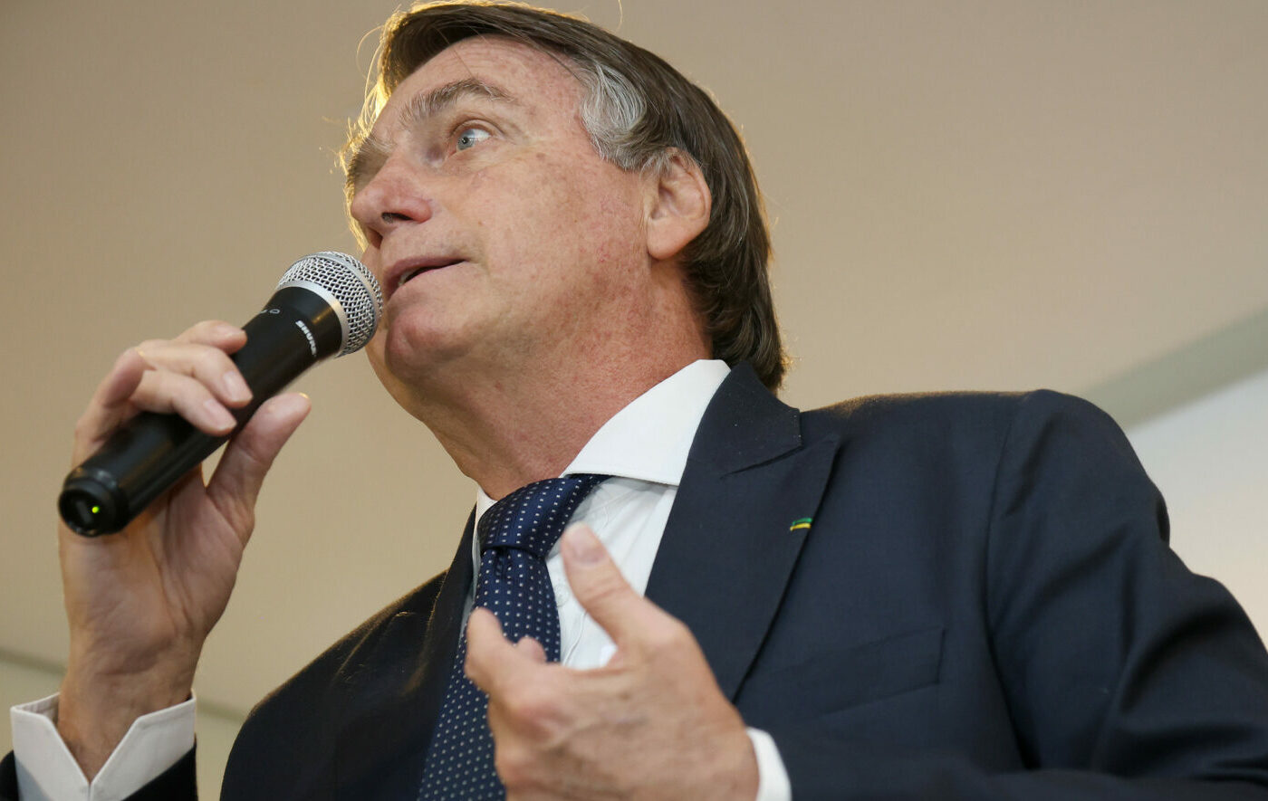 Avião e dinheiro colocam Bolsonaro no crime das milícias digitais