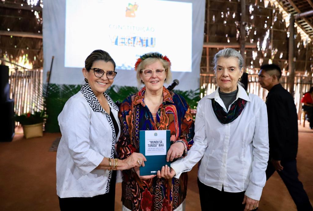 Inédita Constituição em língua nheengatu é lançada por Rosa Weber no AM