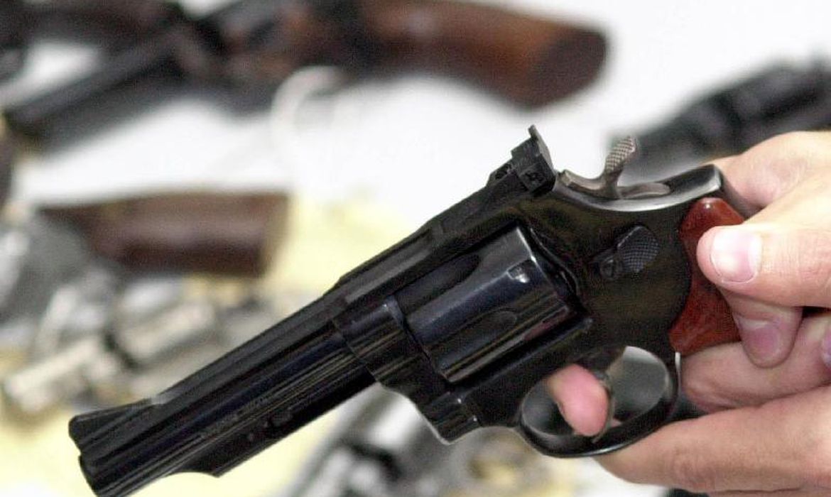 Nem 3% dos clubes de atiradores foram fiscalizados pelo Exército