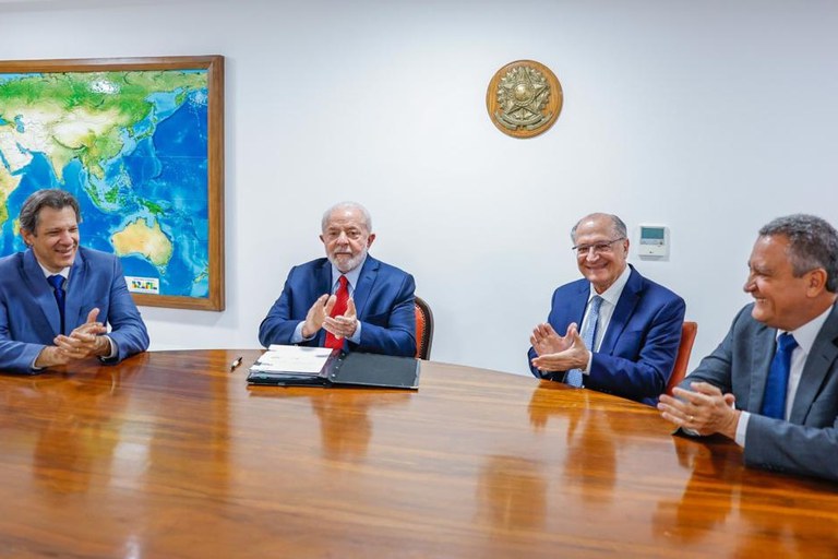 Lula já lança no dia 17 plano para desenrolar dívidas de 30 milhões