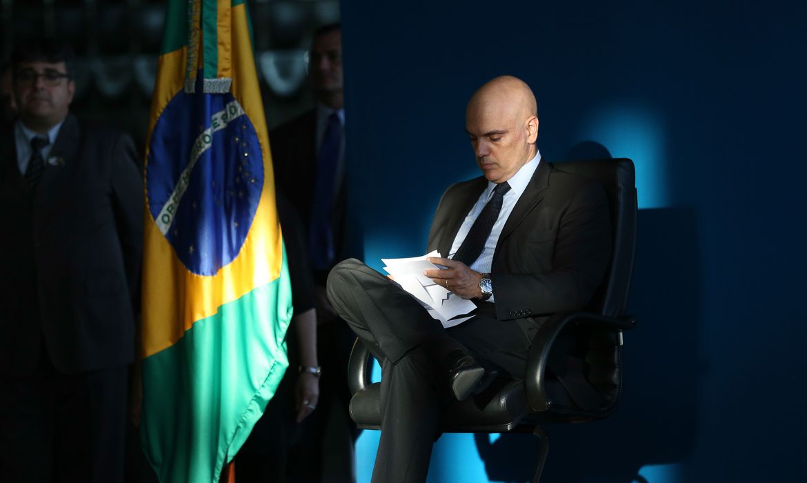 PGR quer que o STF declare inconstituicional a lei do Dia do Patriota