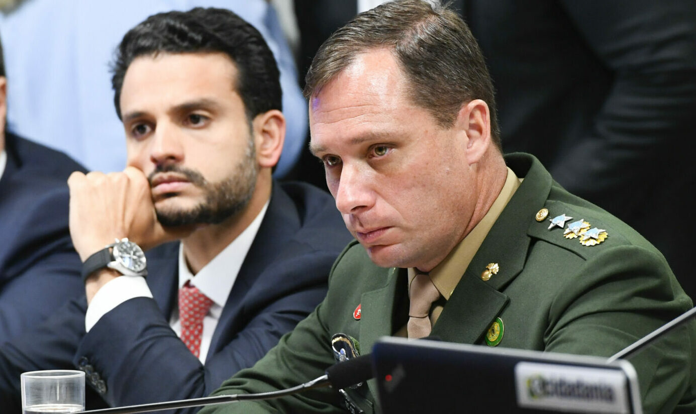 Exército afasta Mauro Cid, o ex-ajudante de Bolsonaro
