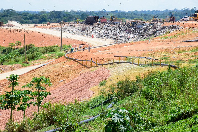 Sinésio ataca 'lixão', prefeito reage: 'não vai ser privatizado'