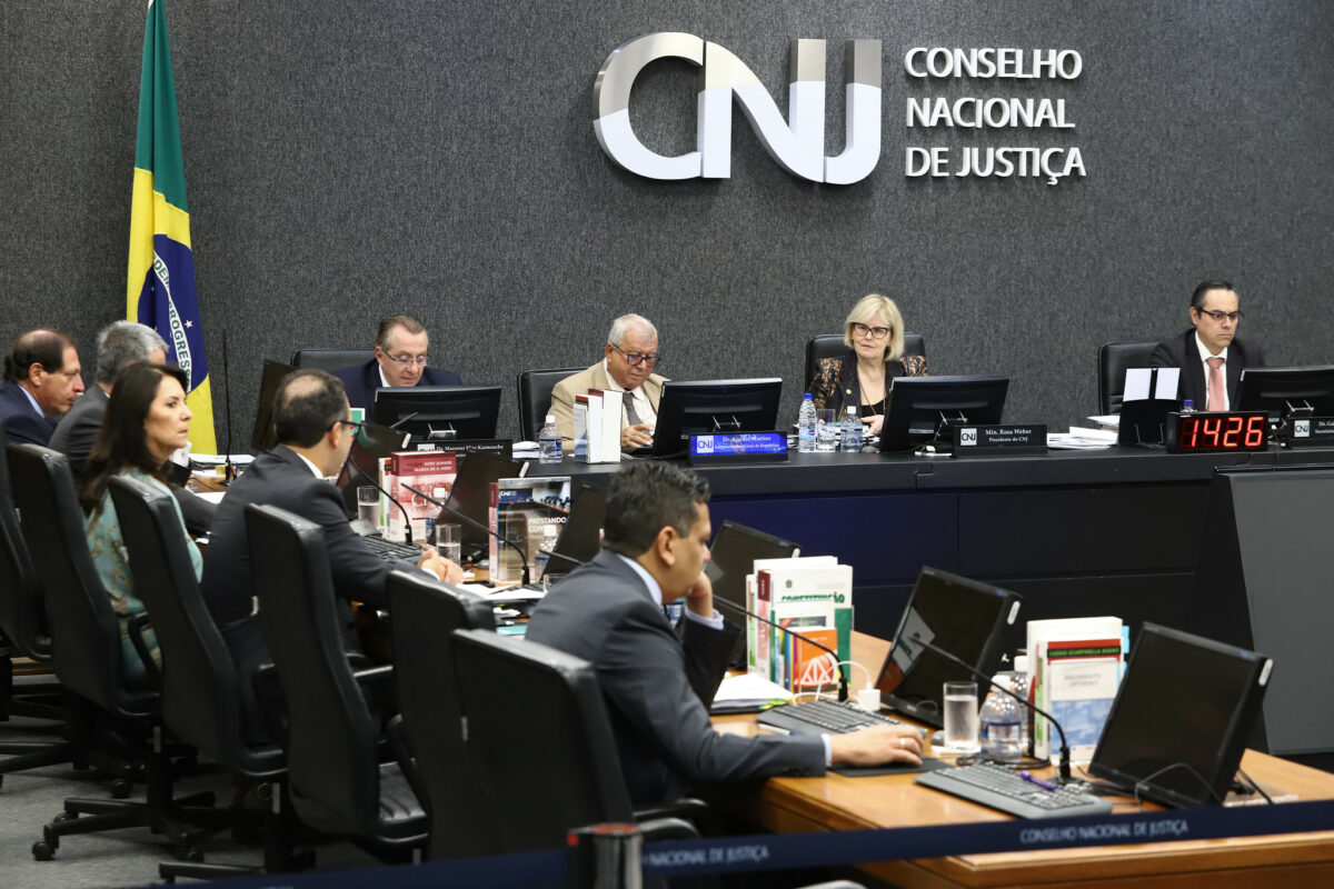 CNJ investiga juiz do AM que viu promotor comparar advogada a cadela