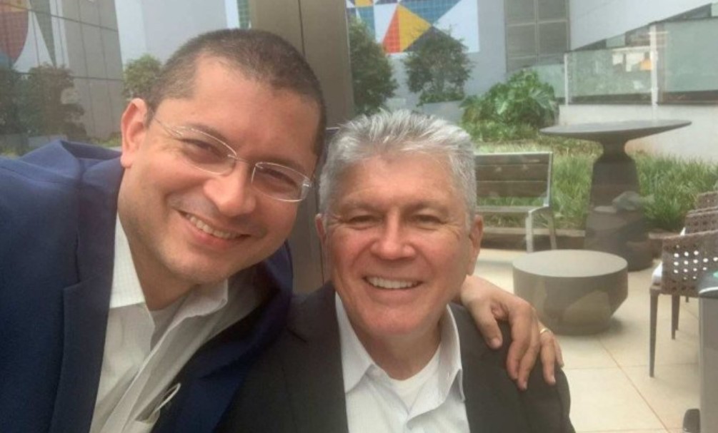 Conheça a história de Roland Montenegro Costa, um médico respeitado por suas inovações médicas e seu amor à medicina.