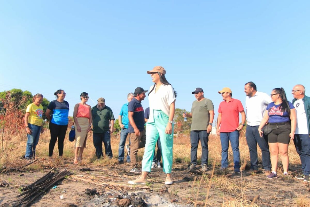Deputada e prefeito de Parintins visitam área do Ceti da vila Amazônia