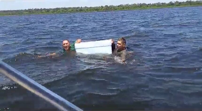 Pescadores sobrevivem a naufrágio no Solimões em caixa de isopor
