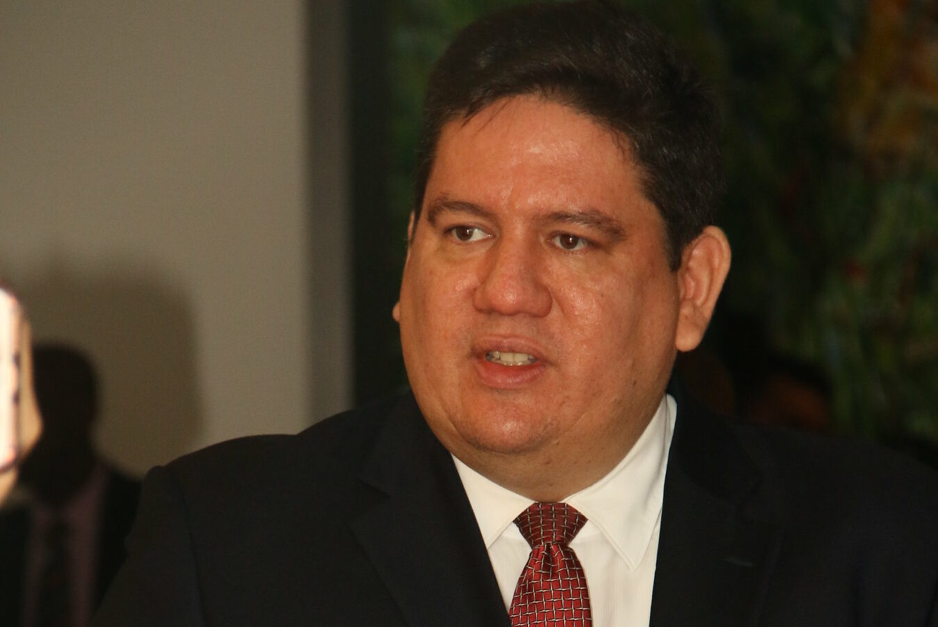 TJ-AM anula afastamento de Ari Moutinho Jr do TCE-AM