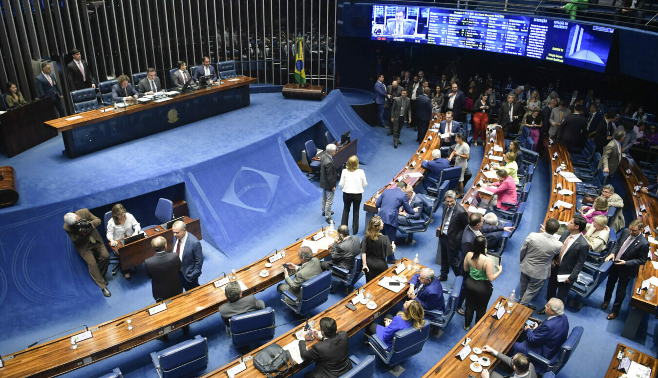 Governo monitora PEC que limita STF após rejeição na DPU