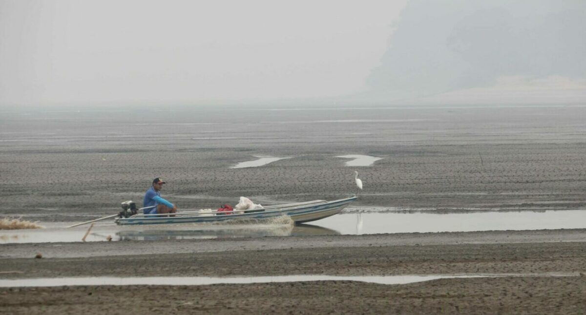 Seca do rio Negro tem a ver com aquecimento global, diz pesquisador