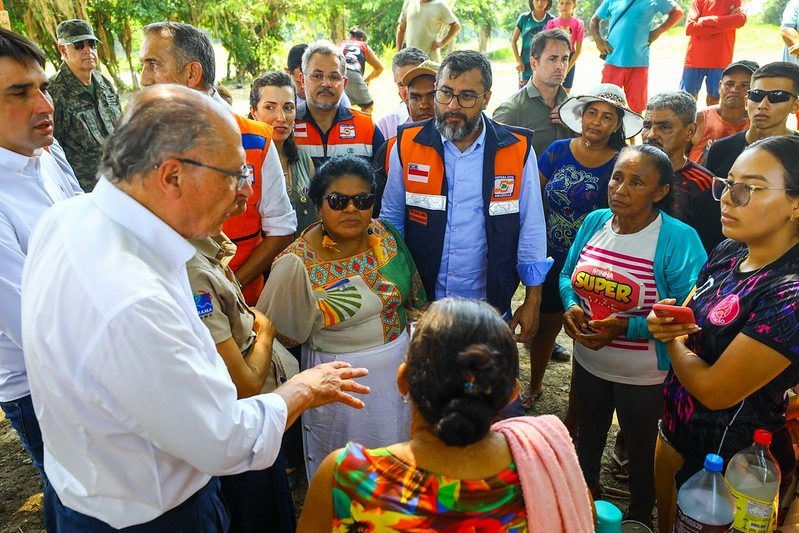 Alckmin toma água do Solimões e inaugura purificador no Catalão