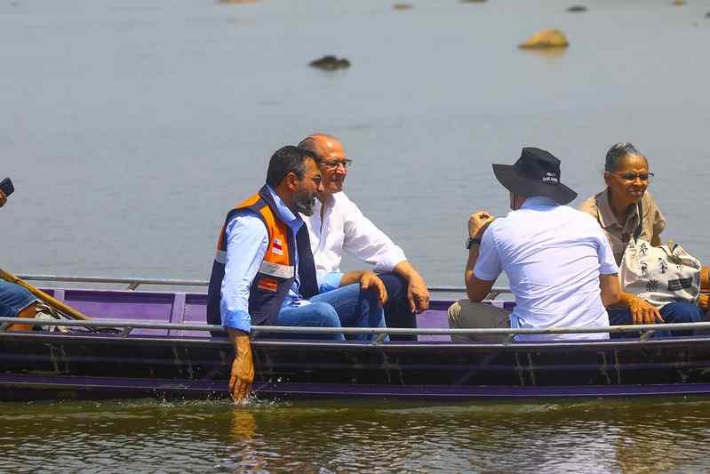 Alckmin confirma R$ 138 milhões para dragar rios Solimões e Madeira