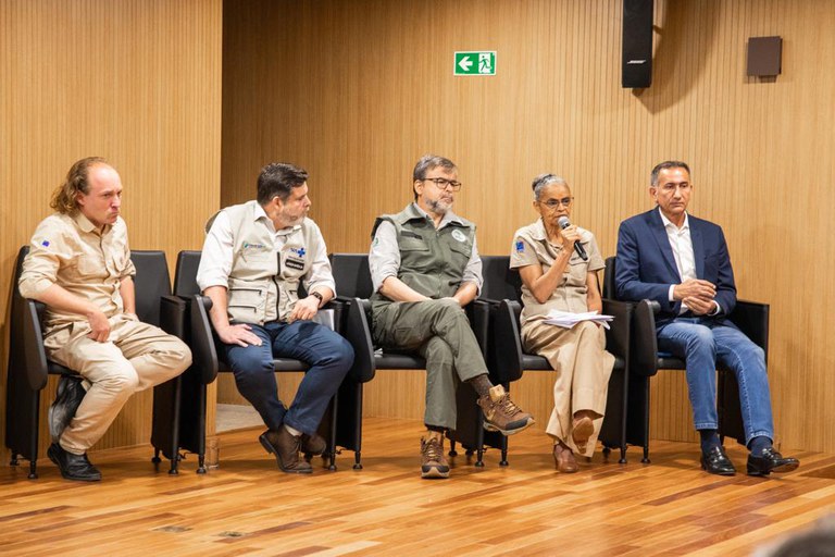Marina diz que age para conter fumaça que invade e perturba Manaus