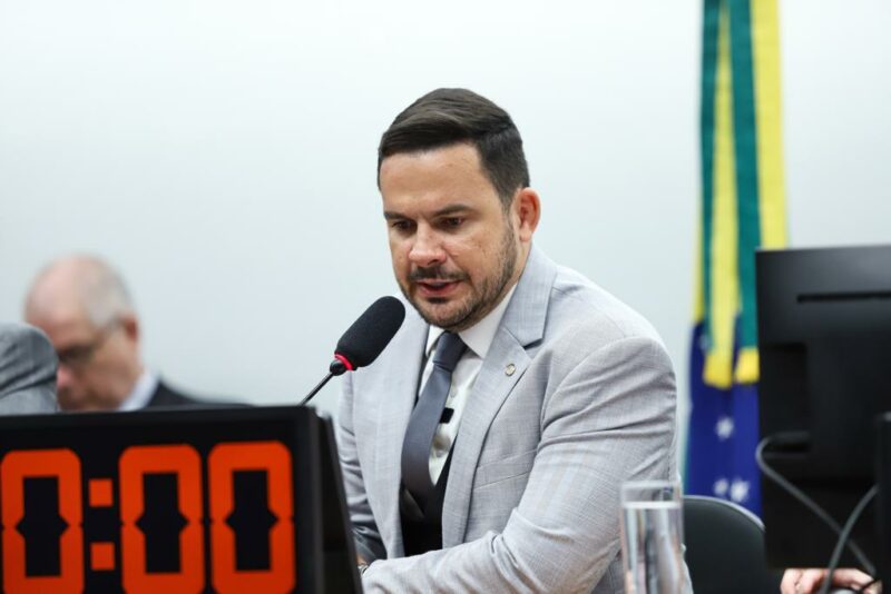 Alberto Neto destaca projetos que viraram três leis federais no ano