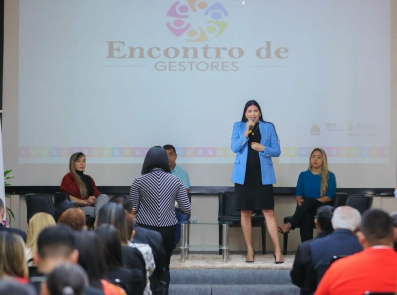 Assistência social: deputada participa de encontro de gestores