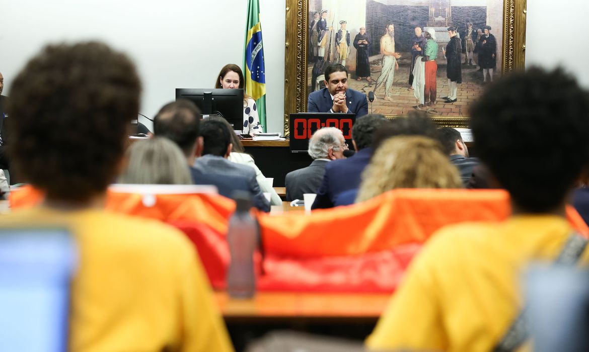 Comissão proíbe casamento de pessoas do mesmo sexo